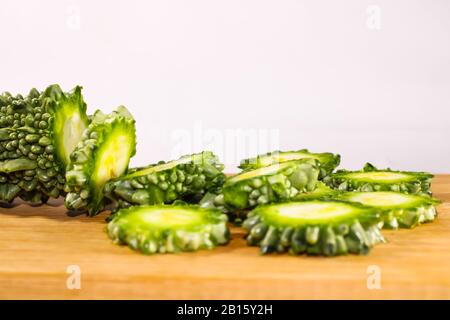 Una bella zucca verde amara con buona texture Foto Stock