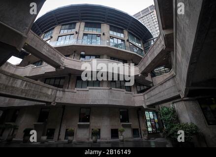 Shanghai/ Cina - 11 gennaio 2020: Vista dai ponti e multistrato del Mattatoio Art Deco di Shanghai costruito nel 1933. Ora usato per Foto Stock