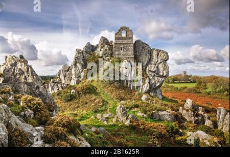 Le rovine della Cappella di St Michaels, un eremo medievale su Roche Rock vicino St Austell, Cornovaglia, Regno Unito Foto Stock