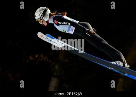 Juliane Seyfarth della Germania compete durante l'evento della FIS Ski Jumping World Cup Ljubno 2020 che si terrà il 22 febbraio 2020 a Ljubno, in Slovenia. (Foto Di Rok Rakun/Pacific Press/Sipa Usa) Foto Stock