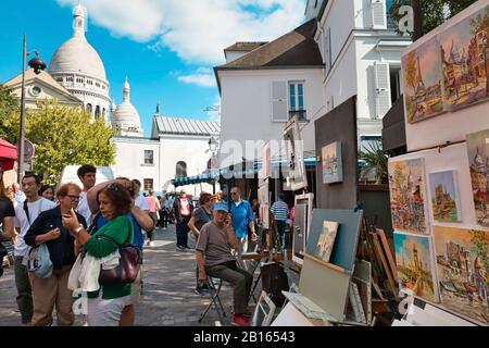 Parigi, Francia - 17 settembre 2019: La piazza Tertre si trova nel cuore del quartiere di Montmartre, un luogo molto visitato dai turisti Foto Stock