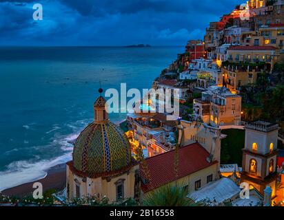 Vista su Positano. Costiera Amalfitana, Italia Foto Stock