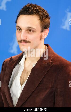 Grand Hyatt Hotel, Potsdamer Platz, Berlino, Germania. 23rd Feb, 2020. Franz Rogowski pone a UNDINE Photocall. Foto Di Credito: Julie Edwards/Alamy Live News Foto Stock