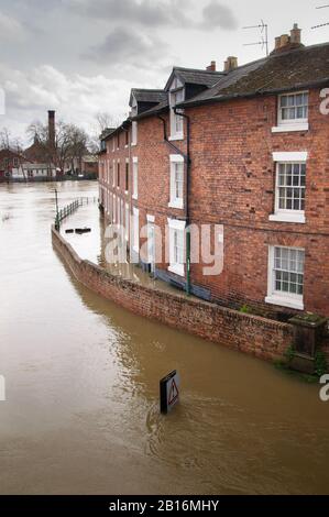 Fiume Severn inondazione a Shrewsbury, Shropshire, Inghilterra. Febbraio 2020 Foto Stock