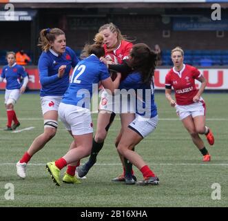 Lauren Smyth (Galles) in azione durante la partita femminile Di Rugby Six Nations tra Galles e Francia al Cardiff Arms Park.(Punteggio finale: Galles 0-50 Francia) Foto Stock