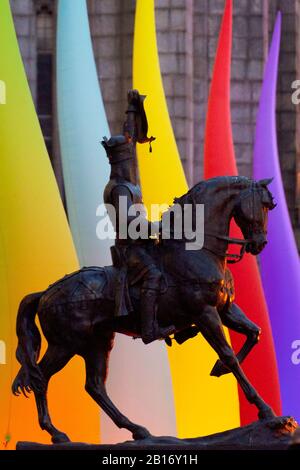 Nella foto "creature dal profondo" al di fuori del college Marischal SPECTRA, il Festival della luce scozzese, torna ad Aberdeen per la f Foto Stock
