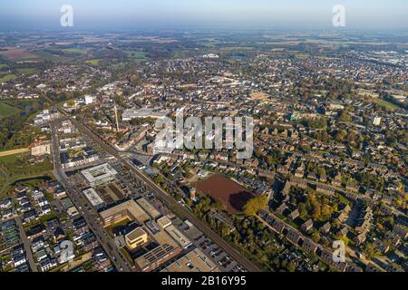 Fotografia aerea, vista del centro di Geldern, Chiesa cattolica di S. Maria Maddalena, Geldern, basso Reno, Renania Settentrionale-Vestfalia, Germania, C. Foto Stock