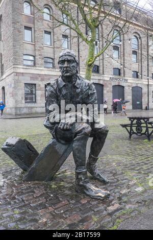 Statua,di,John Cabot,Harbourside,Near,Arnolfini,Bristol,city,center,West Country,Southwest,Inghilterra,Inglese,Gran,Gran,Gran,Gran,Gran,Gran Bretagna,GB,UK,Regno Unito Foto Stock