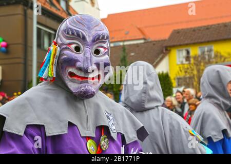 Donzdorf, Germania - 03 marzo 2019: Tradizionale processione festosa di carnevale Foto Stock