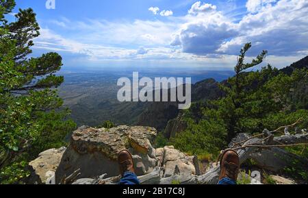 Sandia Crest e Mountain Range a 10.668 piedi nel New Mexico. Foto Stock
