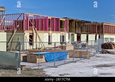 Ricostruzione a partire dall'uragano Harvey 2017 Damage, complesso di appartamenti multipli, Texas. Foto Stock