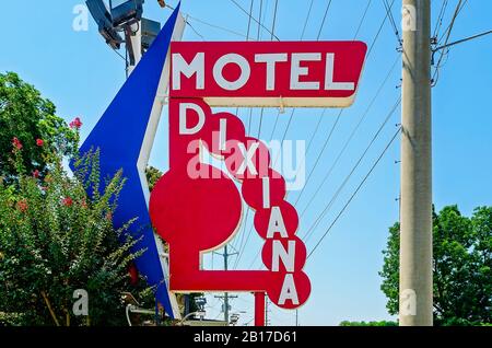 Il cartello del Motel Dixiana è raffigurato, 22 febbraio 2019, a Vicksburg, Mississippi. Foto Stock