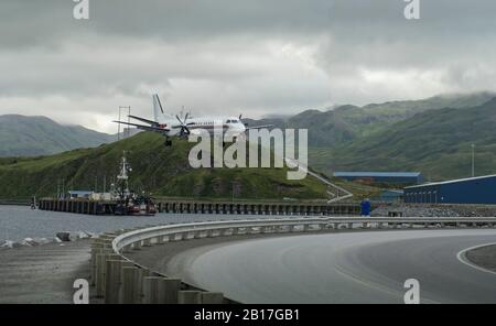 Saab-SCANIA 2000 atterrando a Dutch Harbor, Alaska Foto Stock