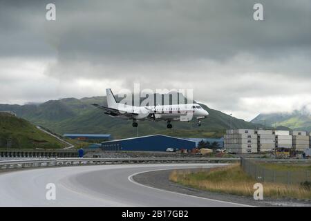 Saab-SCANIA 2000 atterrando a Dutch Harbor, Alaska Foto Stock