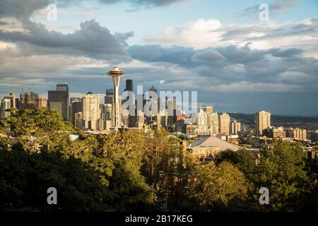 USA, Washington state, Seattle, Skyline al tramonto Foto Stock