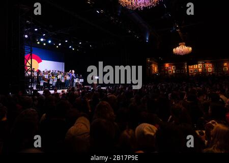 Denver, Stati Uniti. 23rd Feb, 2020. Elizabeth Warren parla ai sostenitori della sua campagna al Fillmore Auditorium di Denver, Colorado. Credito: Il Photo Access/Alamy Live News Foto Stock