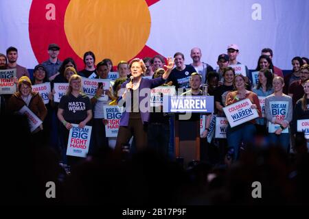 Denver, Stati Uniti. 23rd Feb, 2020. Elizabeth Warren parla ai sostenitori della sua campagna al Fillmore Auditorium di Denver, Colorado. Credito: Il Photo Access/Alamy Live News Foto Stock