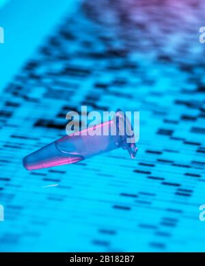 Primo piano del campione di DNA presente nel grafico dei risultati del sequenziamento del DNA Foto Stock