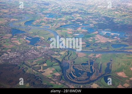 Veduta aerea del fiume Reno tra le città di Wesel e Xanten in Germania Foto Stock