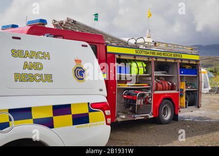 Servizio antincendio e di soccorso scozzese e veicolo di guardia costiera scozzese, Tarbert, Isola di Harris, Ebridi esterne, Scozia Foto Stock