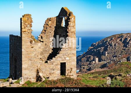 abbandonata miniera di stagno a botallack in cornovaglia, inghilterra, gran bretagna. Foto Stock