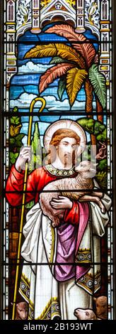 Vetrate West window dettaglio c 1878 Buon Pastore, Grande chiesa di Bealings, Suffolk, Inghilterra, UK di H Hughes Foto Stock