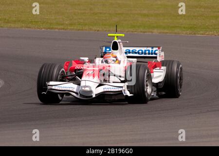 Timo Glock guida per il team Toyota Racing durante una giornata di test di Formula 1 sul circuito di Silverstone sulla 26th giugno 2008. Foto Stock