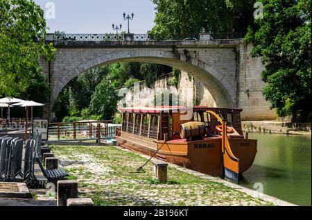 Una vista sul fiume Baise a Nerac, Francia, Europa Foto Stock