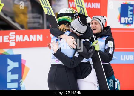 Ljubno, Slovenia. 23rd Feb, 2020. Nika Kriznar della Slovenia e i suoi compagni di squadra festeggiano durante la Coppa del mondo di sci FIS Ljubno 2020 23 febbraio 2020 a Ljubno, Slovenia. (Foto Di Rok Rakun/Pacific Press) Credito: Pacific Press Agency/Alamy Live News Foto Stock