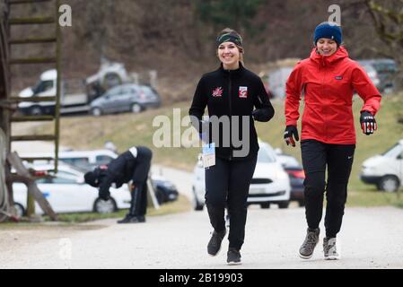 Ljubno, Slovenia. 23rd Feb, 2020. Gli atleti si riscaldano alla FIS Ski Jumping World Cup Ljubno 2020 il 23 febbraio 2020 a Ljubno, Slovenia. (Foto Di Rok Rakun/Pacific Press) Credito: Pacific Press Agency/Alamy Live News Foto Stock