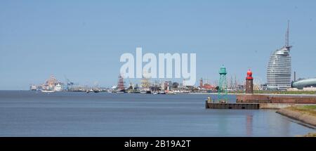 Außenweser Con Skyline, Klimahaus, E Atlantic Sail City Hotel, Confrence Center, Havenwelten, Columbus Center, Bremerhaven, Brema, Germania Foto Stock