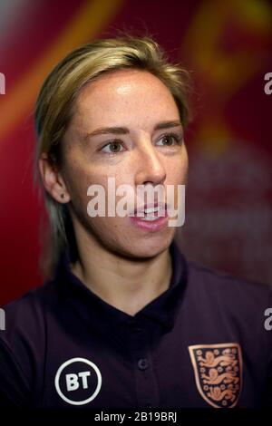 Il calciatore inglese Jordan Nobbs viene intervistato durante la UEFA Women's Euro 2021 500 giorni per partecipare all'evento mediatico al Wembley Stadium di Londra. Foto Stock