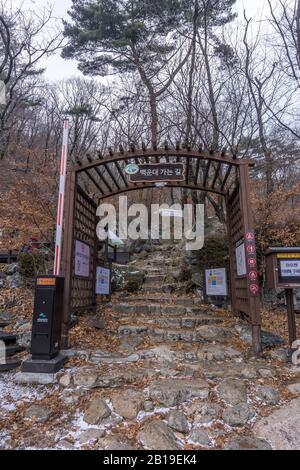 Ingresso al Parco Nazionale di Bukhansan, Monte Bukhan, Seoul, Corea del Sud Foto Stock