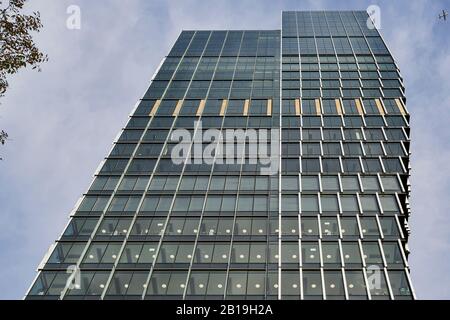 Facciata orientale. Sixty Martin Place, Sydney, Australia. Architetto: Hassell, 2019. Foto Stock