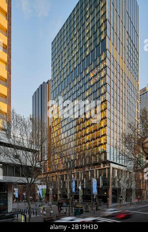 Vista Da Macquarie Street. Sixty Martin Place, Sydney, Australia. Architetto: Hassell, 2019. Foto Stock