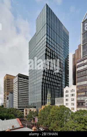 Vista sopraelevata da Macquarie Street. Sixty Martin Place, Sydney, Australia. Architetto: Hassell, 2019. Foto Stock