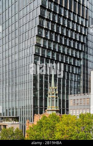 Dettaglio facciata a sbalzo. Sixty Martin Place, Sydney, Australia. Architetto: Hassell, 2019. Foto Stock