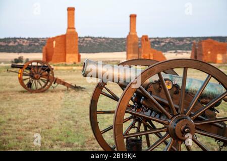 Il Cannone e Post Officers' Quarti, Fort Unione monumento nazionale, Watrous, Nuovo Messico USA Foto Stock