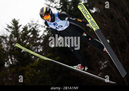 Lara Malsiner d'Italia compete durante la Coppa del mondo FIS Ski Jumping Ljubno 2020 23 febbraio 2020 a Ljubno, Slovenia. (Foto Di Rok Rakun/Pacific Press/Sipa Usa) Foto Stock