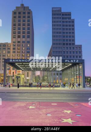 bahnhof potsdamer platz, stazione di berlino potsdamer platz Foto Stock