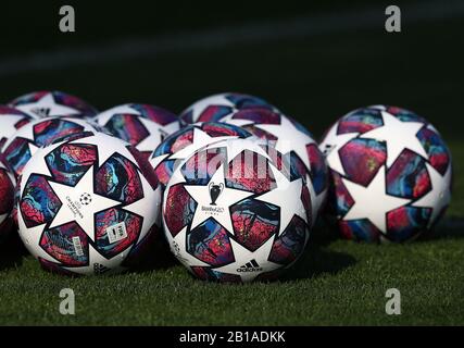 Napoli, Italia. 24th Febbraio 2020; Centro Di Formazione Castelvolturno, Napoli, Campania, Italia; Uefa Champions League Football, Napoli Vs Barcellona, Official Champions League Training Balls Credito: Action Plus Sports Images/Alamy Live News Foto Stock