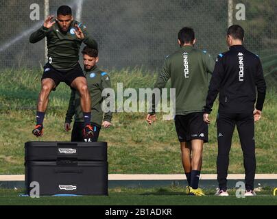 Napoli, Italia. 24th Febbraio 2020; Centro Di Formazione Castelvolturno, Napoli, Campania, Italia; Uefa Champions League Football, Napoli Vs Barcellona, Training Napoli; Allan Of Napoli Credit: Action Plus Sports Images/Alamy Live News Foto Stock