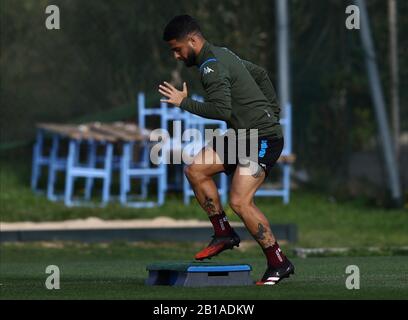 Napoli, Italia. 24th Febbraio 2020; Centro Di Formazione Castelvolturno, Napoli, Campania, Italia; Uefa Champions League Football, Napoli Vs Barcellona, Formazione Napoli; Lorenzo Insigne Di Napoli Credit: Action Plus Sports Images/Alamy Live News Foto Stock