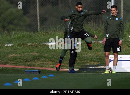 Napoli, Italia. 24th Febbraio 2020; Centro Di Formazione Castelvolturno, Napoli, Campania, Italia; Uefa Champions League Football, Napoli Vs Barcellona, Formazione Napoli; Faouzi Ghoulam Di Napoli Credit: Action Plus Sports Images/Alamy Live News Foto Stock