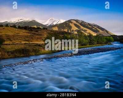 PARCO Nazionale LOS GLACIARES, ARGENTINA - CIRCA FEBBRAIO 2019: Torrente d'acqua vicino al Parco Nazionale los Glaciares in Argentina. Foto Stock