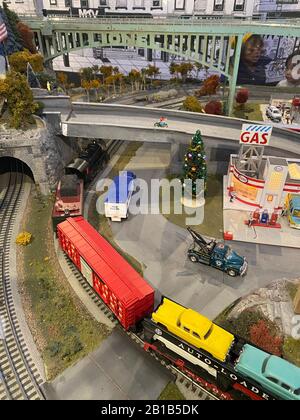 Holiday Train Show annuale al Grand Central Terminal con modellini ed edifici in miniatura, paesaggi e quartieri. New York City. Foto Stock