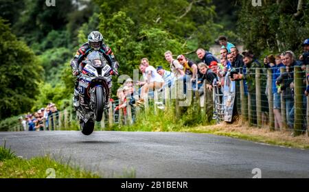 Michael Dunlop sui salti ad Armoy 2019 Foto Stock