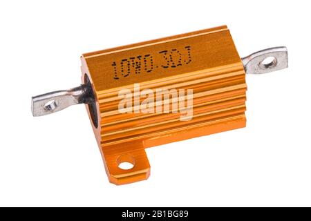 Resistore di potenza incassato in alluminio arancione isolato su sfondo bianco. Singolo componente elettronico passivo a due terminali. Dissipatore di calore in alluminio anodizzato. Foto Stock