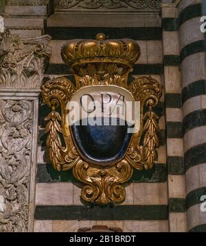 Stemma OPA nel Duomo di Siena, Toscana, Italia. Foto Stock