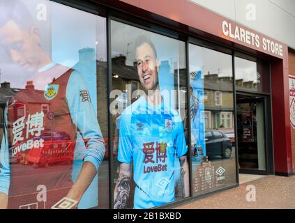 22nd Febbraio 2020, Turf Moor, Burnley, Inghilterra; Premier League, Burnley contro Bournemouth : il negozio di souvenir Clarets Foto Stock